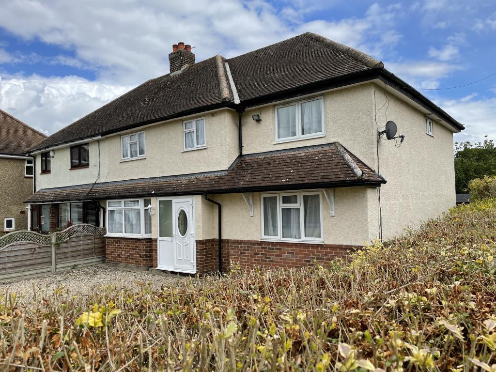 Lot: 8 - FIVE-BEDROOM SEMI-DETACHED HOUSE FOR IMPROVEMENT - 